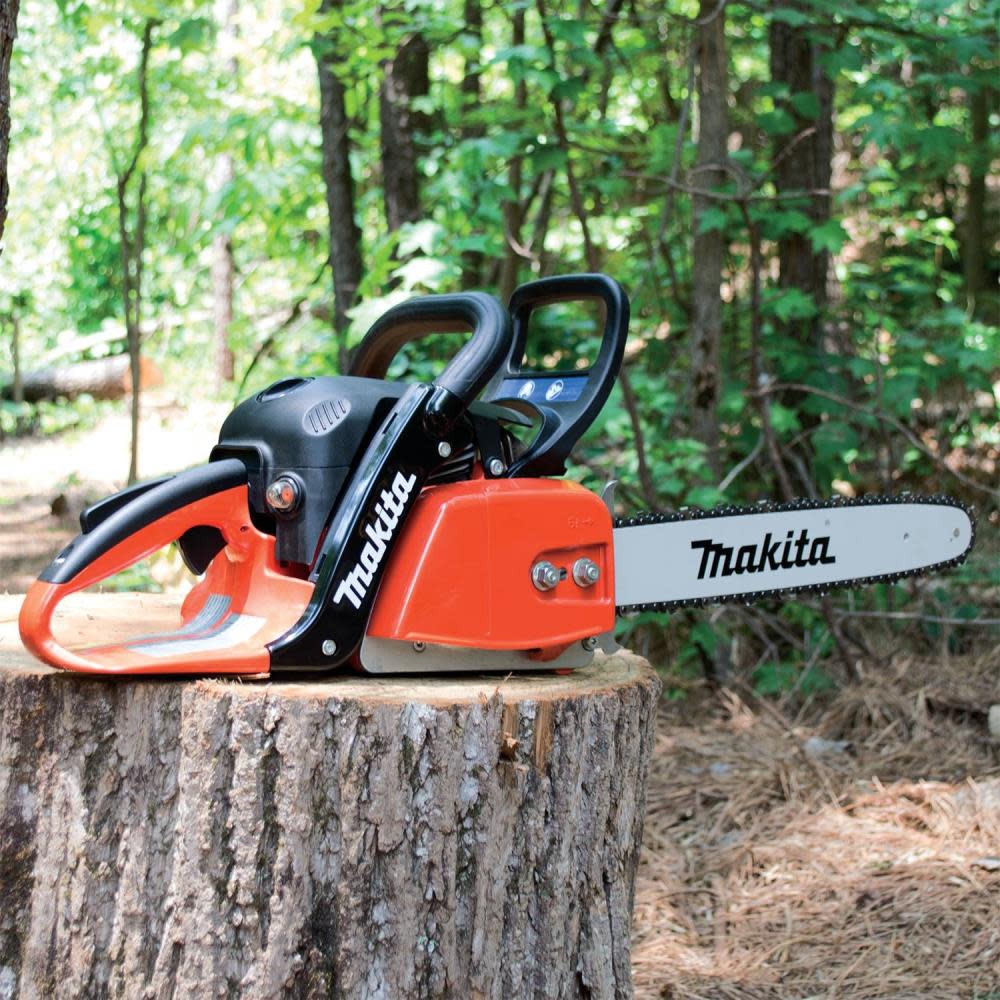 Makita 16 in. 42 cc Chain Saw - Flockneti