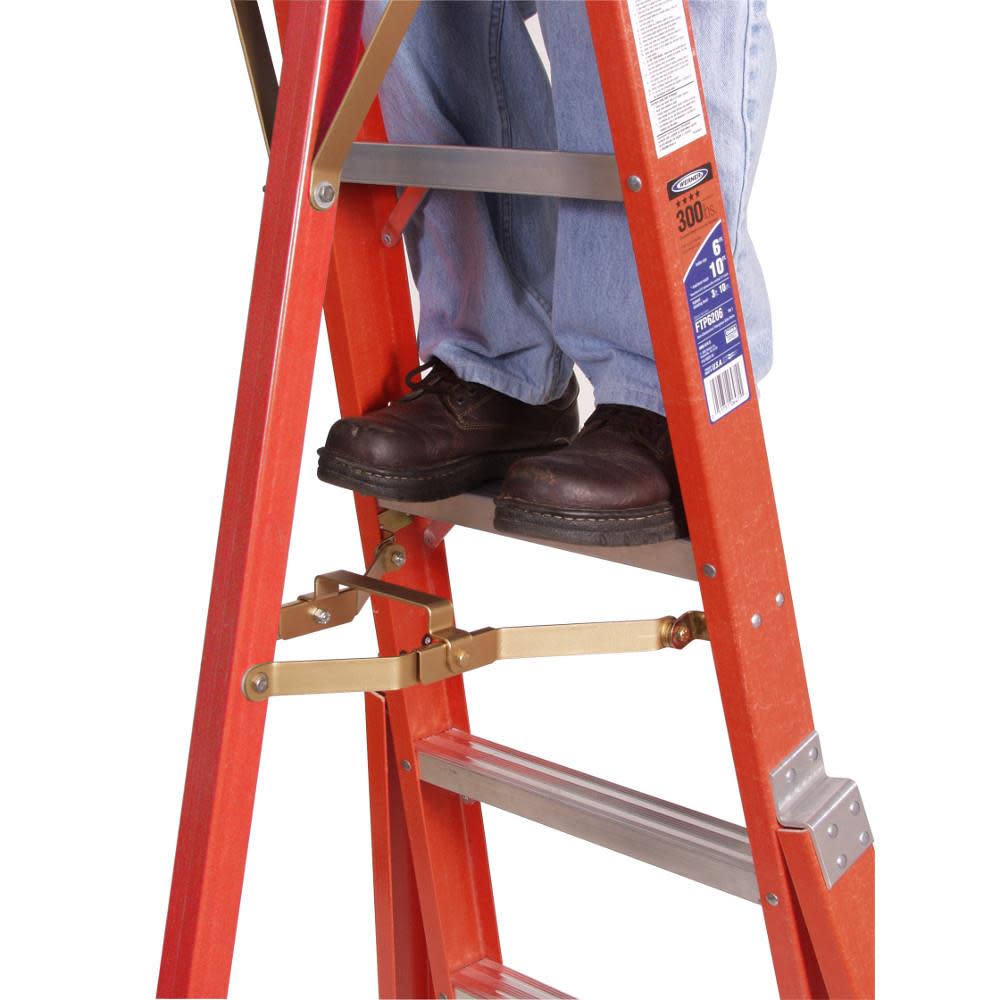 Werner 4-ft Fiberglass 300-lb Type IA Tripod Ladder - Flockneti