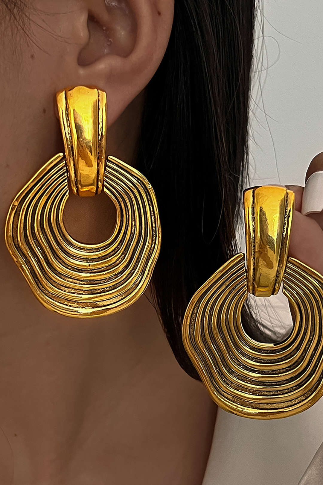 Exaggerated Geometric Textured Earrings - Flockneti