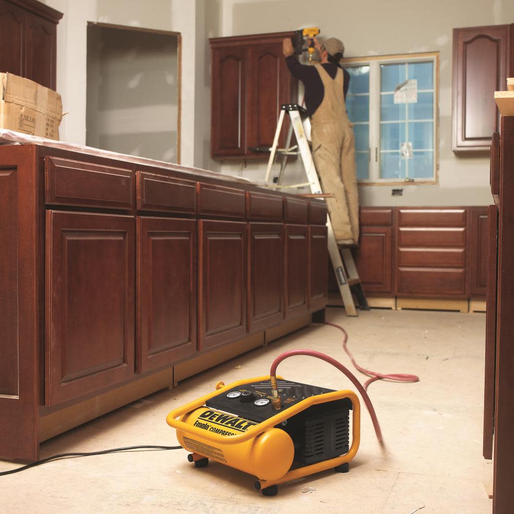 DEWALT 1 Gallon 135 PSI MAX TRIM COMPRESSOR (D55140) - Flockneti