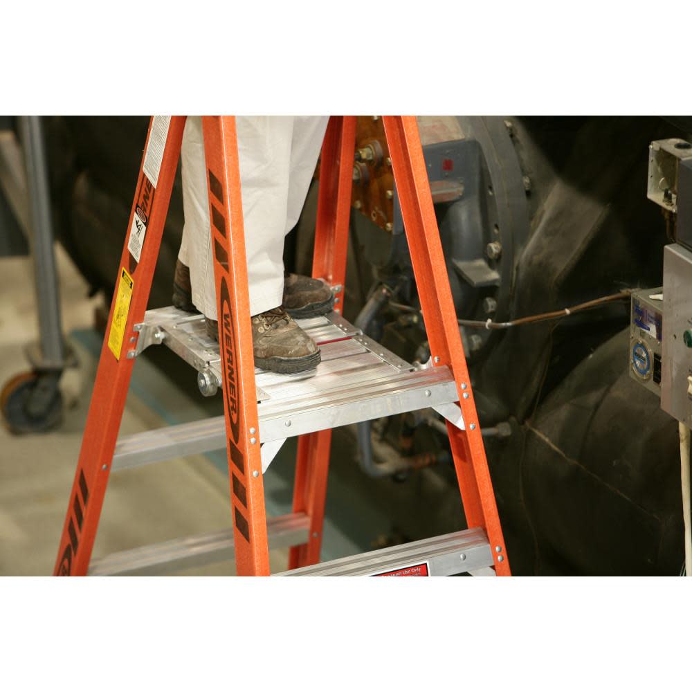 Werner 4 Ft. Type IA Fiberglass Platform Ladder with Casters - Flockneti