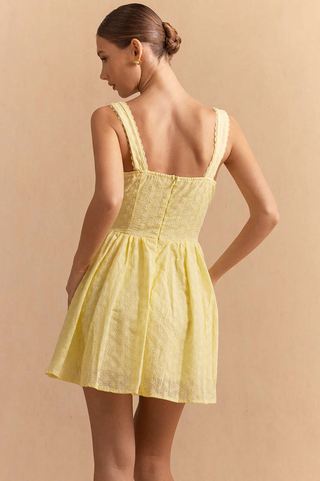 V-Neck Lace Hollow Out Sleeveless Mini Dress - Flockneti