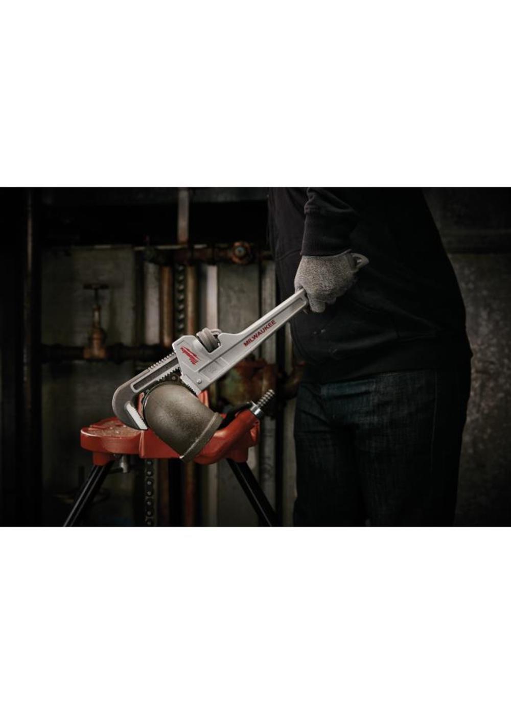 Milwaukee 18 in. Aluminum Pipe Wrench - Flockneti