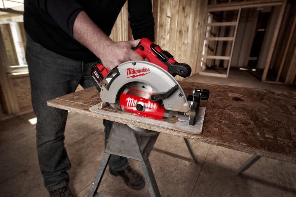 Milwaukee M18 7-1/4″ Circular Saw Brushless Reconditioned - Flockneti
