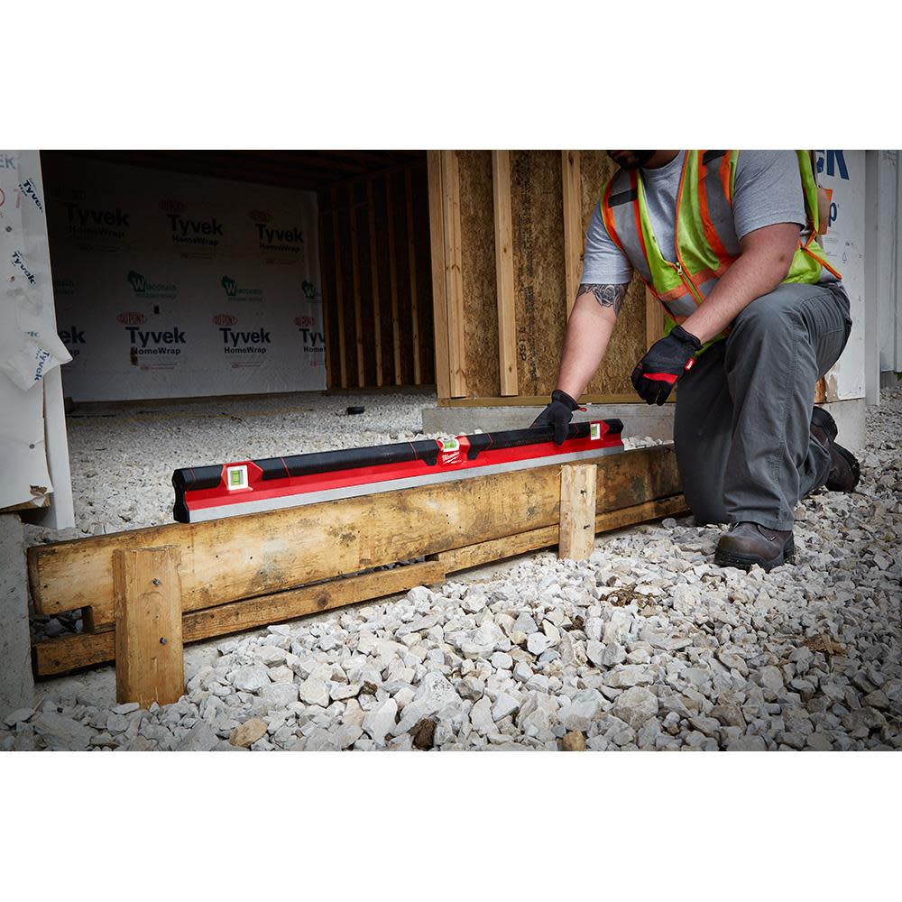 Milwaukee 48 in. REDSTICK Concrete Screed Level - Flockneti
