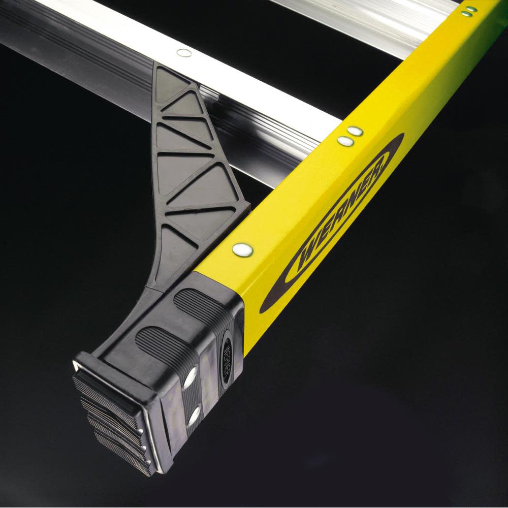 Werner 4 Ft. Fiberglass Type IAA Step Ladder - Flockneti