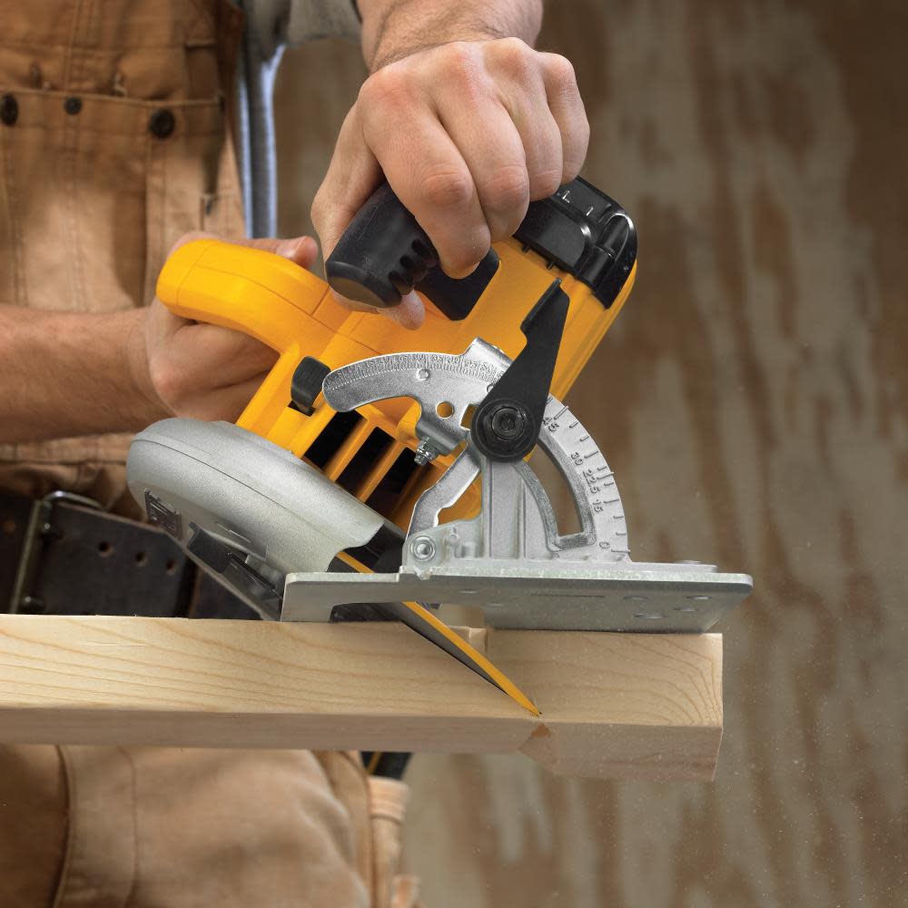 DEWALT DWE575 – 7-1/4″ Lightweight Circular saw (DWE575) - Flockneti