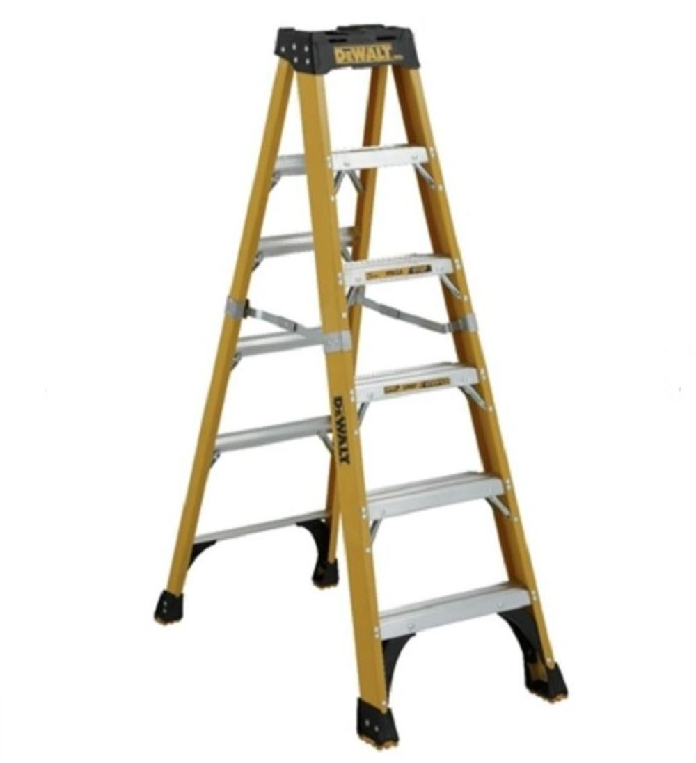 DEWALT Stepladder 500lb Rated FG 6′ - Flockneti