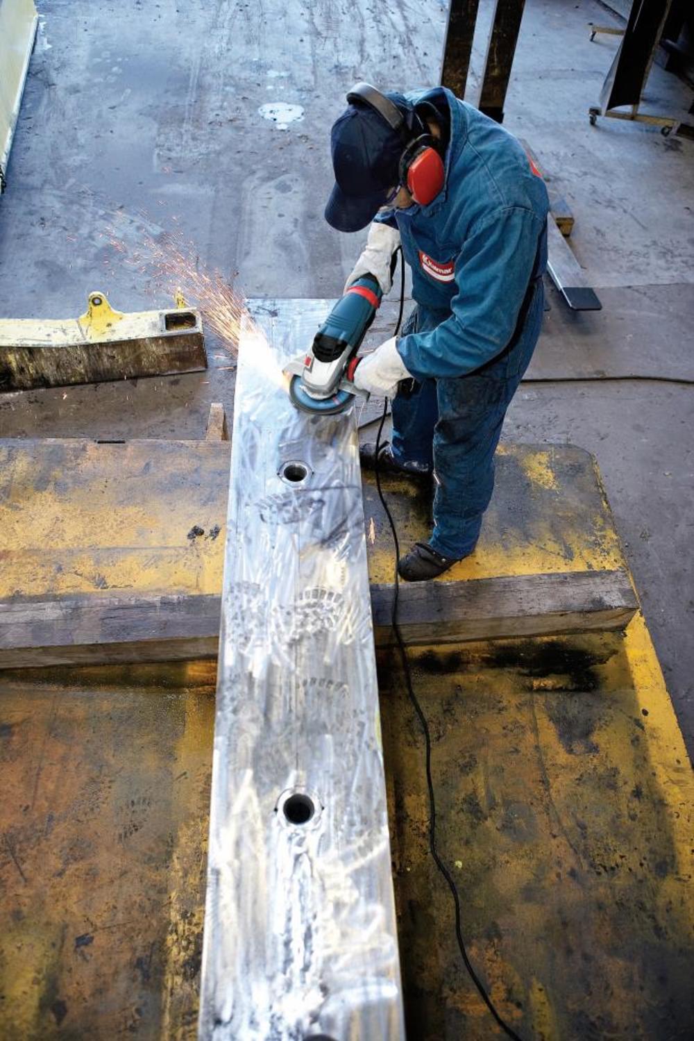 Bosch 7 In. 15 A High Performance Large Angle Grinder - Flockneti
