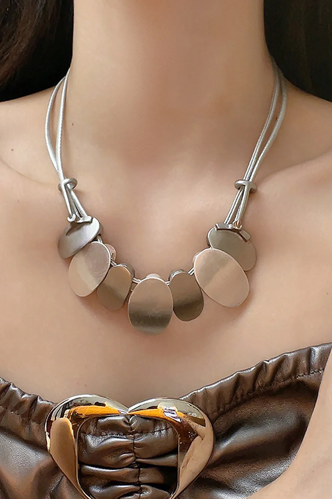 Oval Decor Necklace - Flockneti