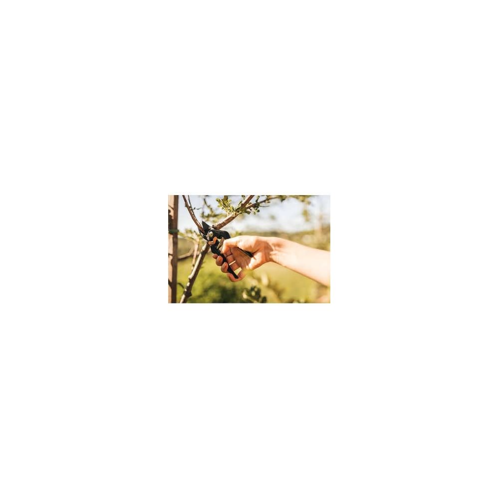Fiskars Solid Steel Blade P131 Bypass Pruner with Aluminum Handle - Flockneti