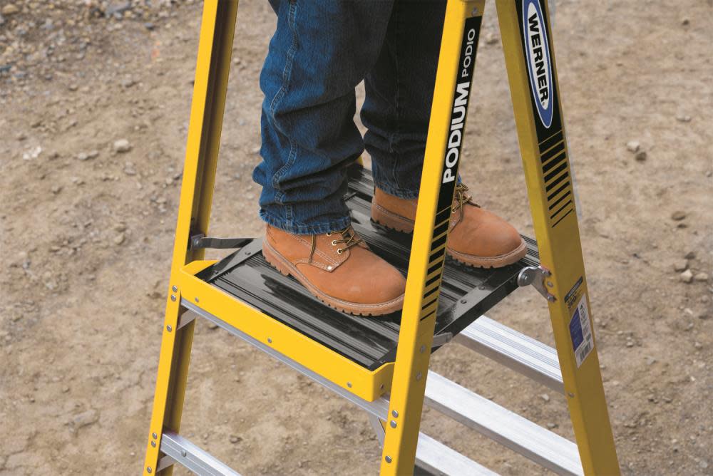 Werner Podium 8-ft Fiberglass 375-lb Type IAA Platform Ladder - Flockneti