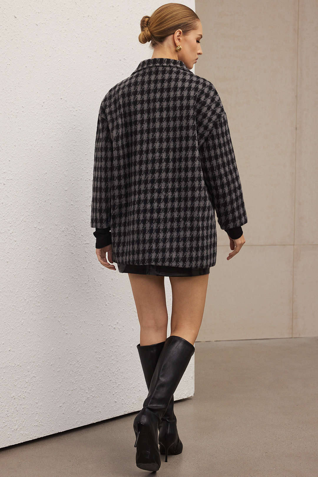Houndstooth Print Woolen Notched Lapel Long Sleeve Short Coat - Flockneti