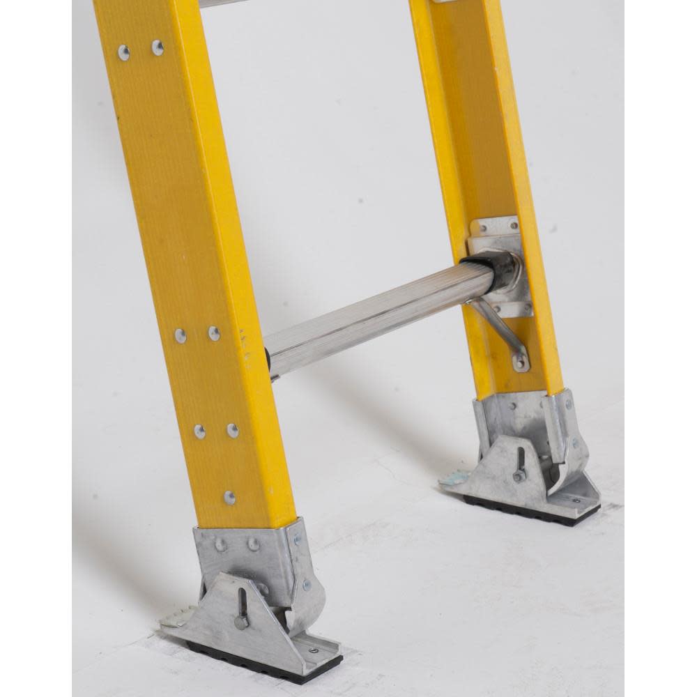 Werner 28 Ft. Type IAA Fiberglass Extension Ladder - Flockneti