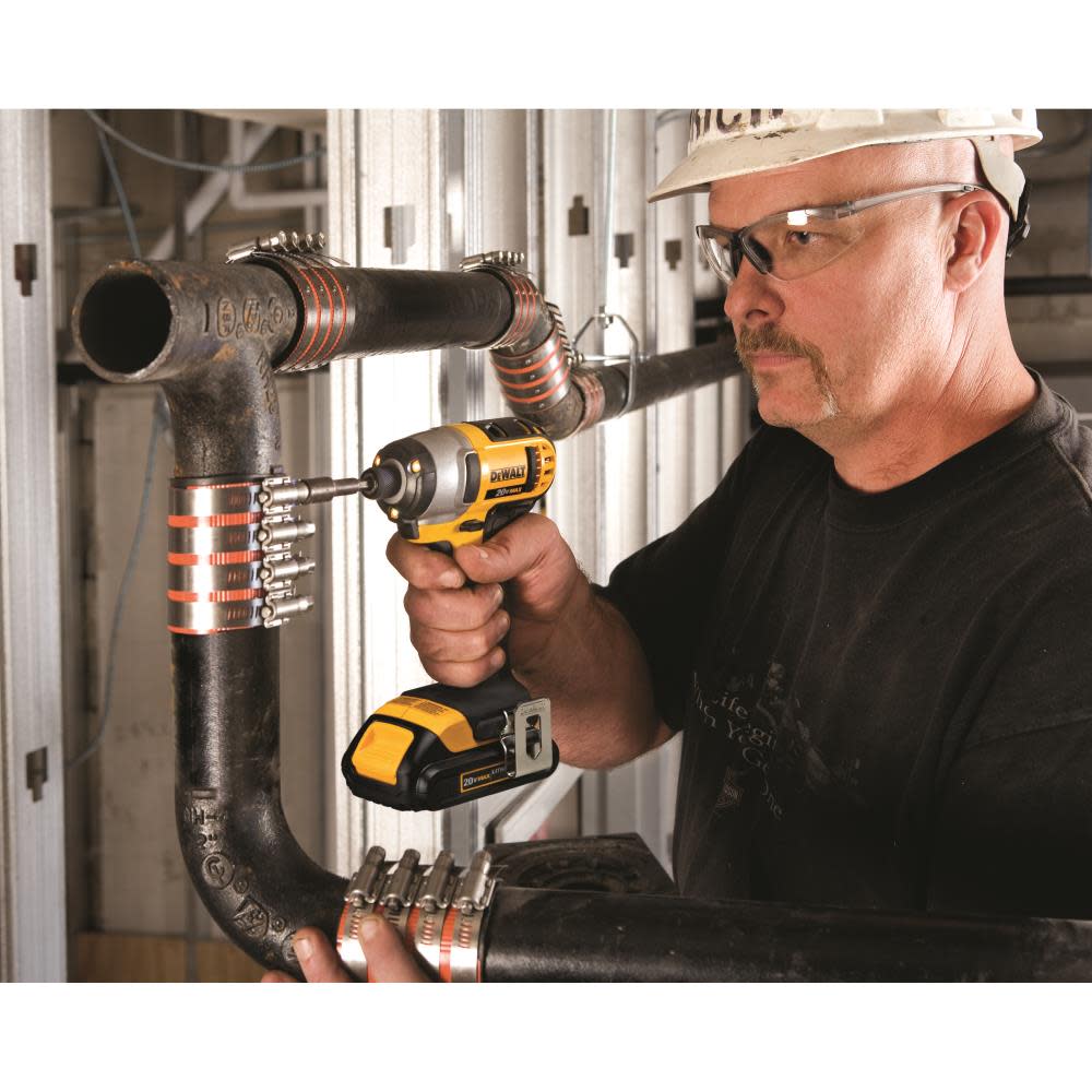 DEWALT DCF885C2 20V MAX* Lithium Ion 1/4″ Impact Driver Kit (1.5Ah) (DCF885C2) - Flockneti