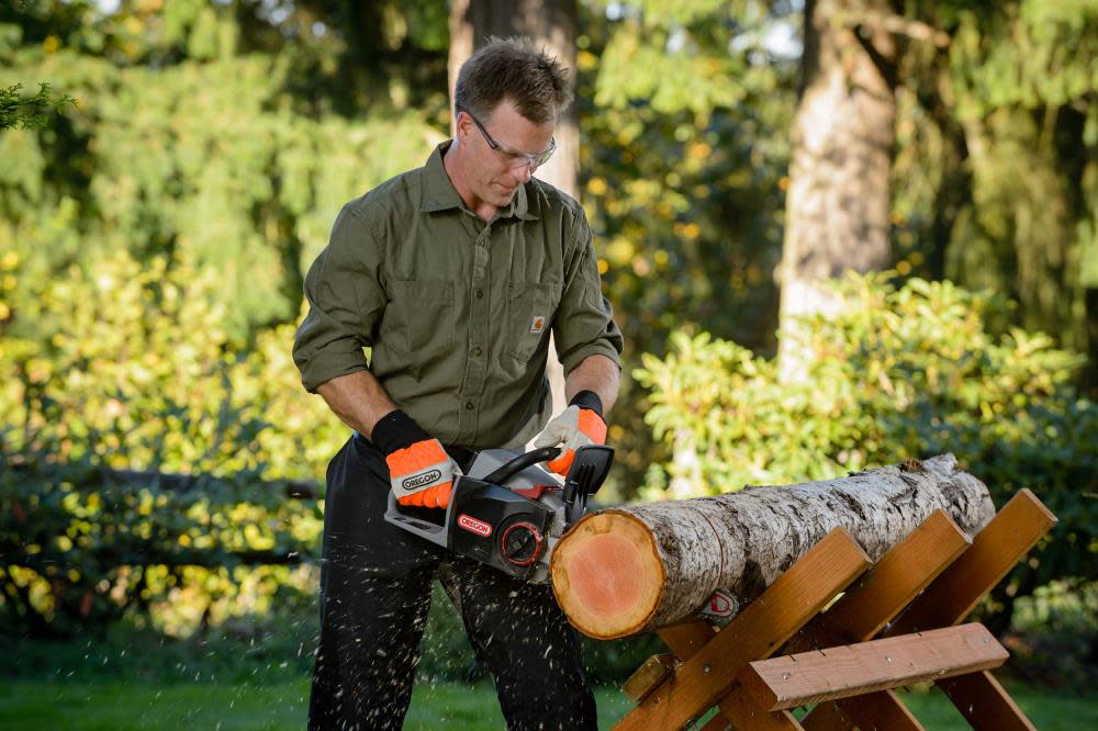 Oregon CS300-E6 40V Chain Saw Kit with 2.4 Ah. Battery Pack and Standard Charger - Flockneti