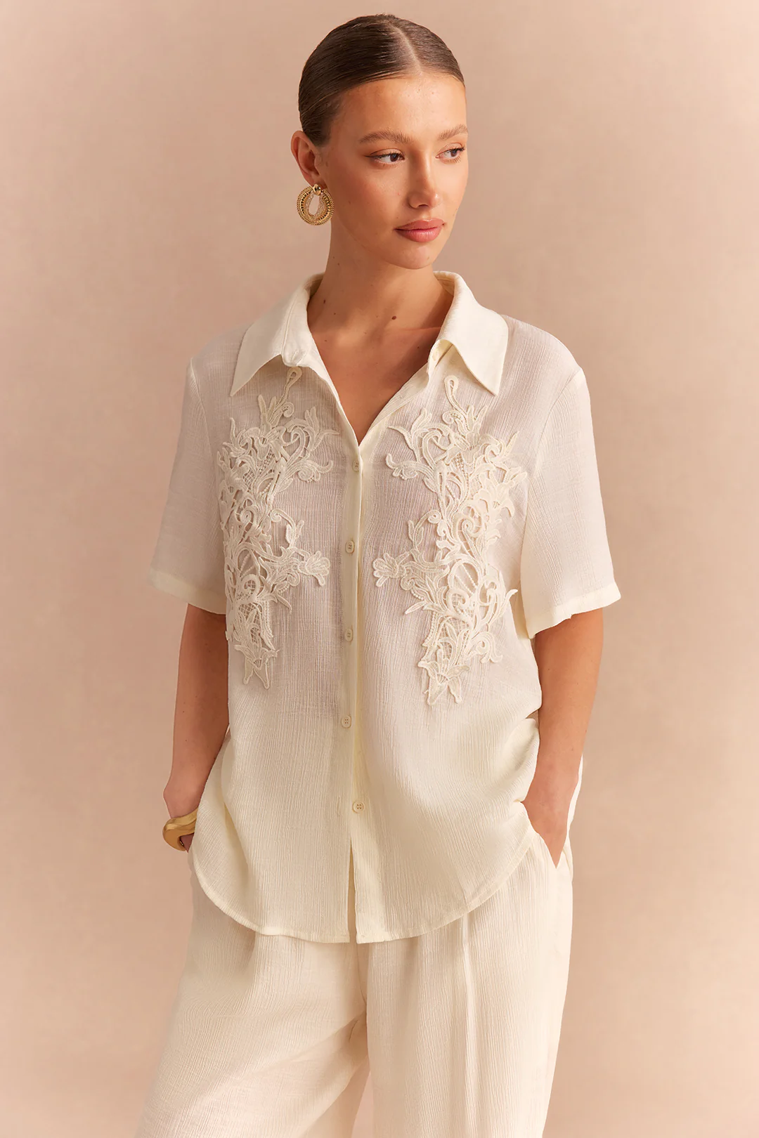 Flower Applique Textured Lapel Short-Sleeve Shirt - Flockneti