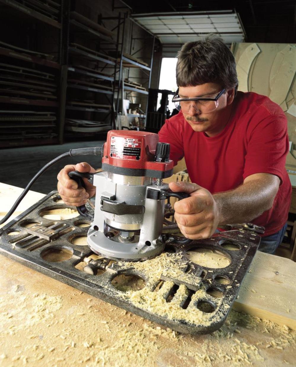 Milwaukee 3-1/2 Max HP Fixed-Base Production Router - Flockneti