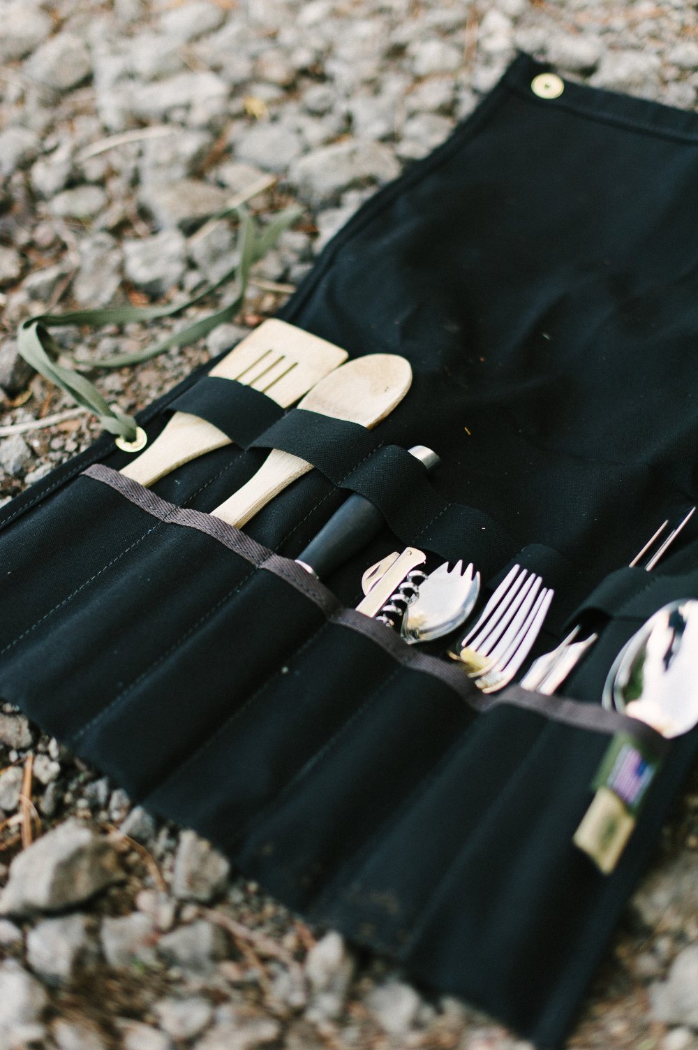 Duluth Pack Black Canvas Utensil Roll - Flockneti