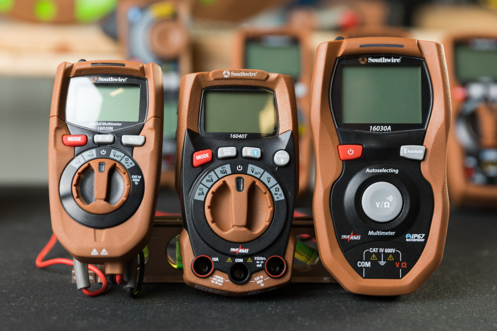 Southwire Multimeter Autoselecting CAT IV - Flockneti