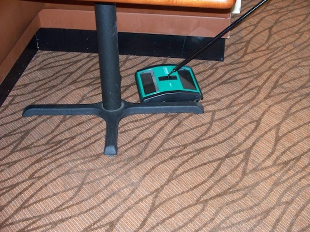 Bissell BigGREEN Commercial 9.5-in Manual Carpet and Hard Surface Commercial Floor Sweeper - Flockneti