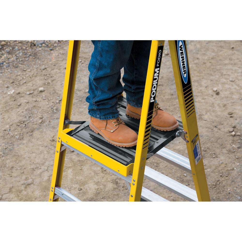 Werner Podium 4-ft Fiberglass 375-lb Type IAA Step Ladder - Flockneti