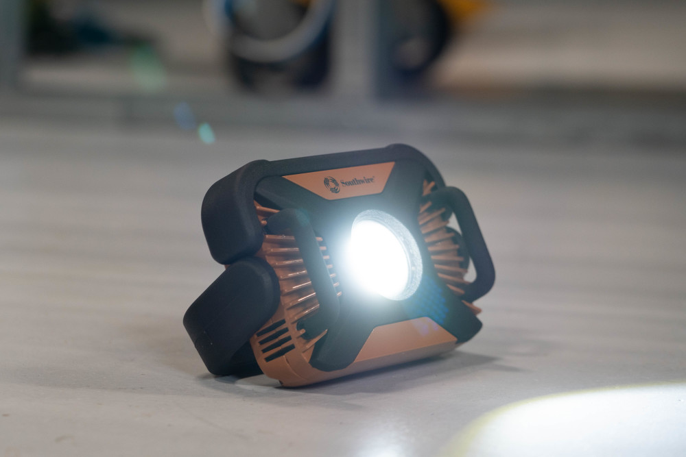 Southwire LED Work Light Rechargeable 2000 Lumen - Flockneti