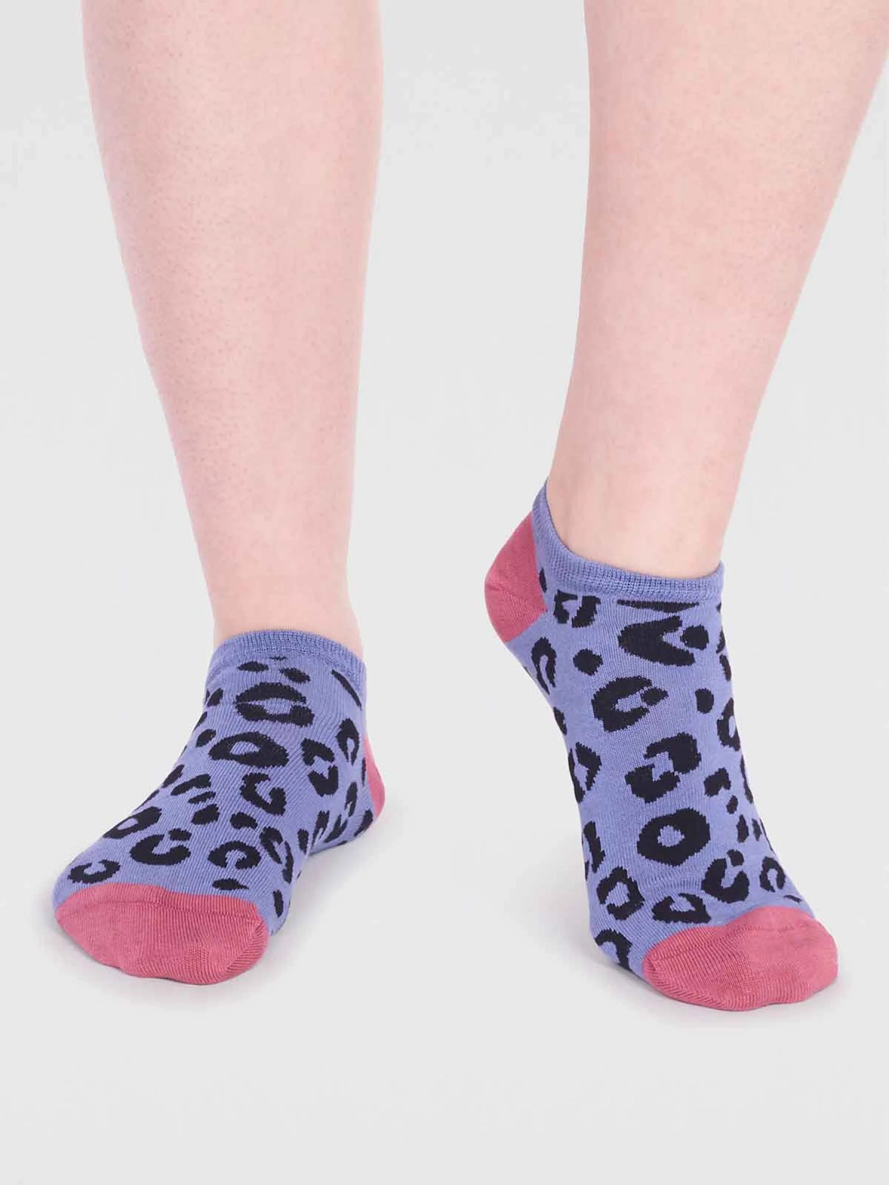 Reese Bamboo Leopard Print Trainer Socks - Periwinkle Blue - Flockneti