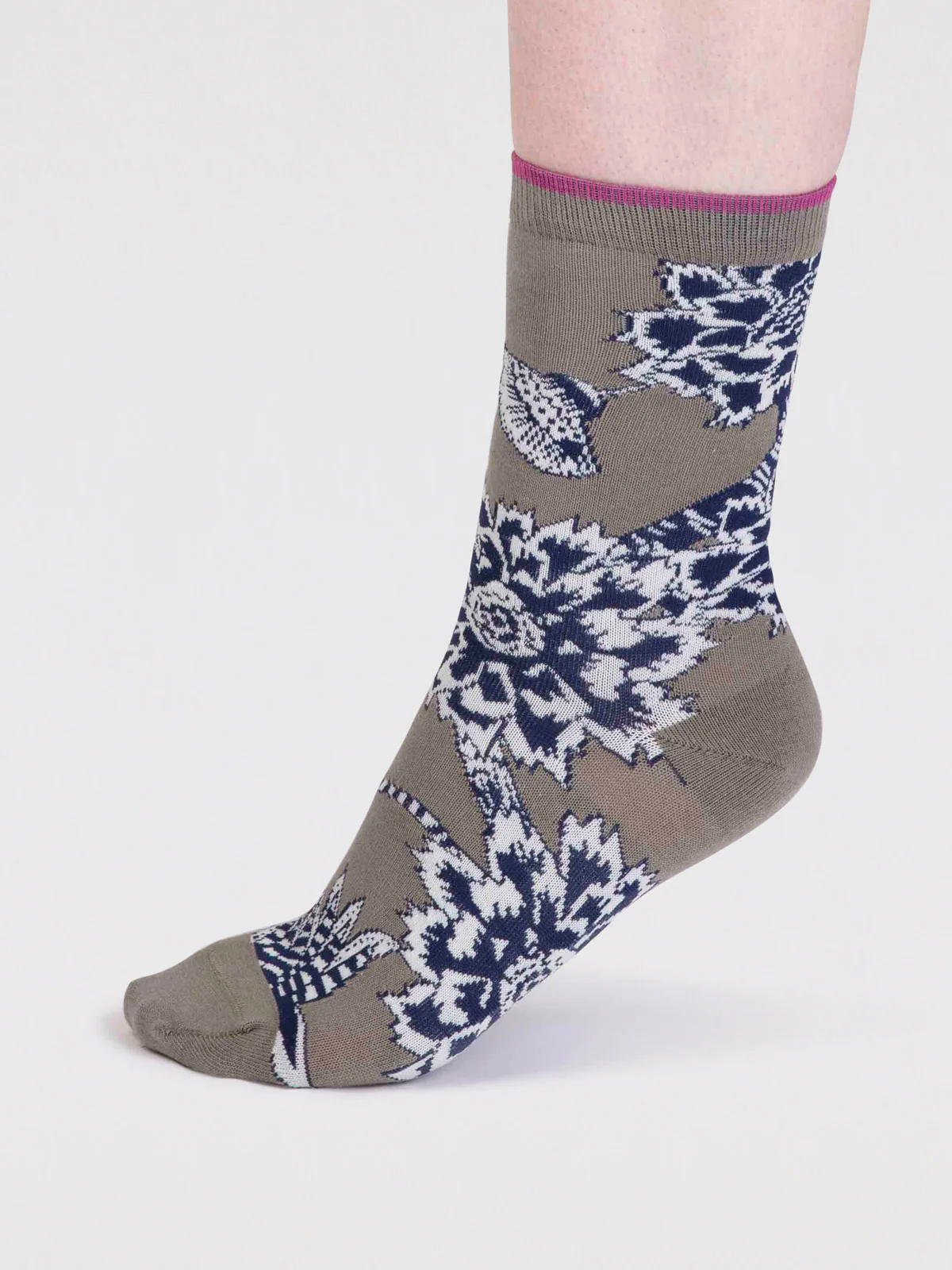 Freja Organic Cotton Abstract Flower Socks - Pea Green - Flockneti