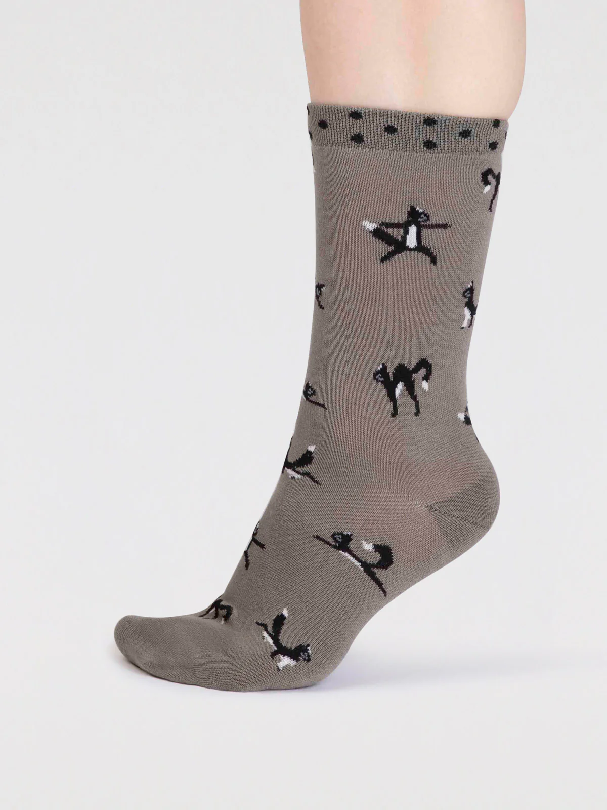 Chai Bamboo Yoga Cats Socks - Pea Green - Flockneti