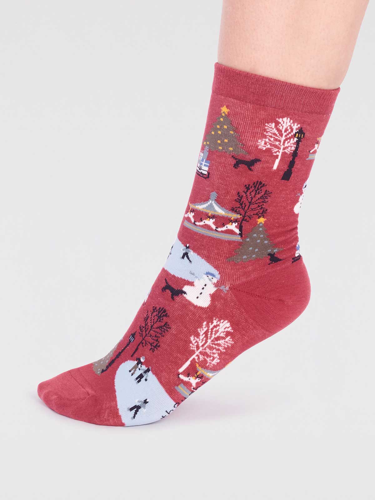Gloria Organic Cotton Christmas Scene Sock - Brick Red - Flockneti